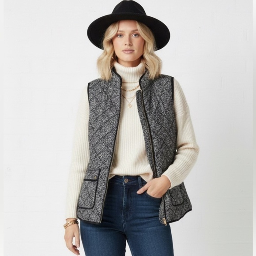 Black & White Quilted Vest Size Extra Large
